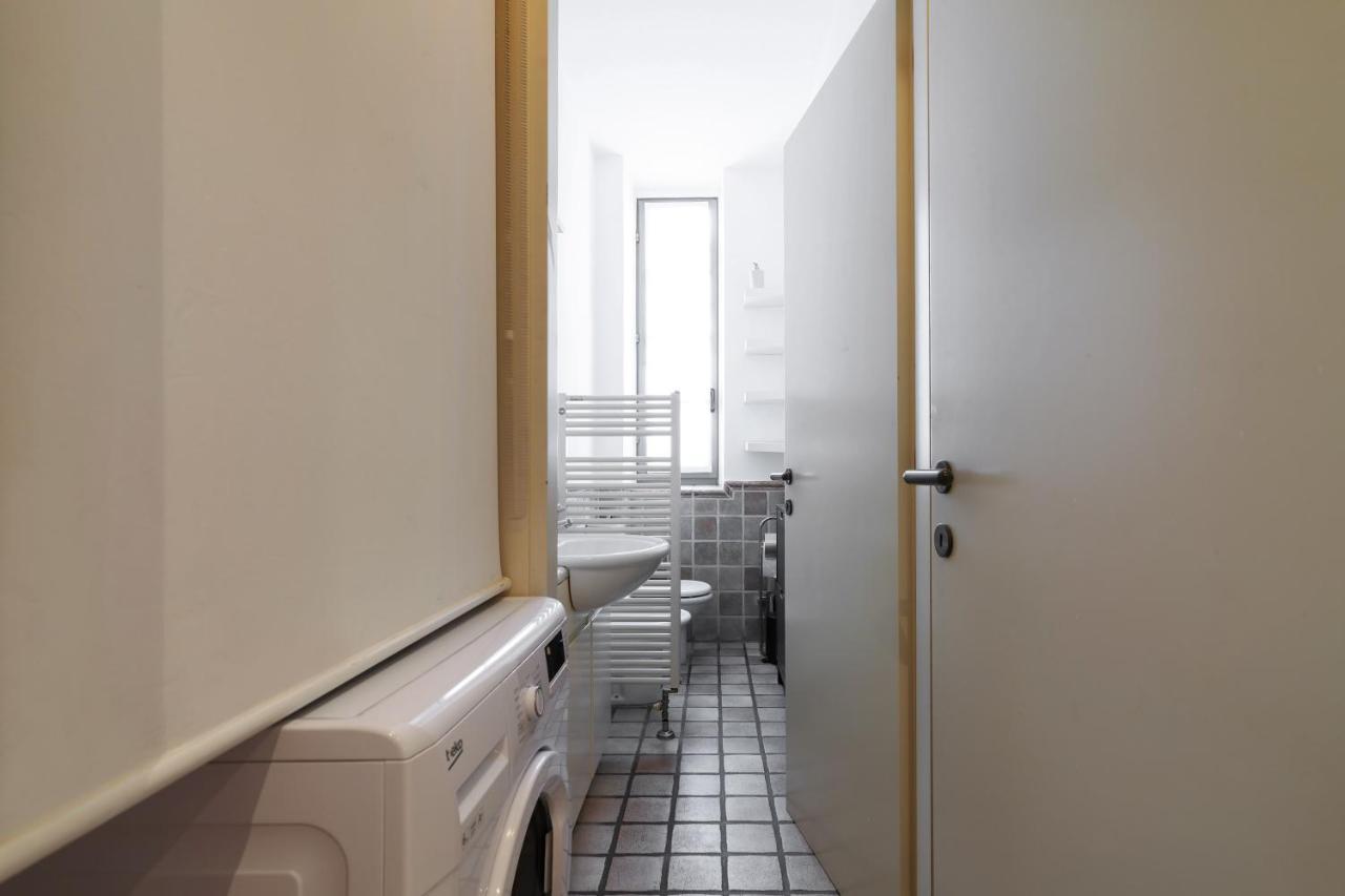 Charming San Babila Apt. Milan Luaran gambar