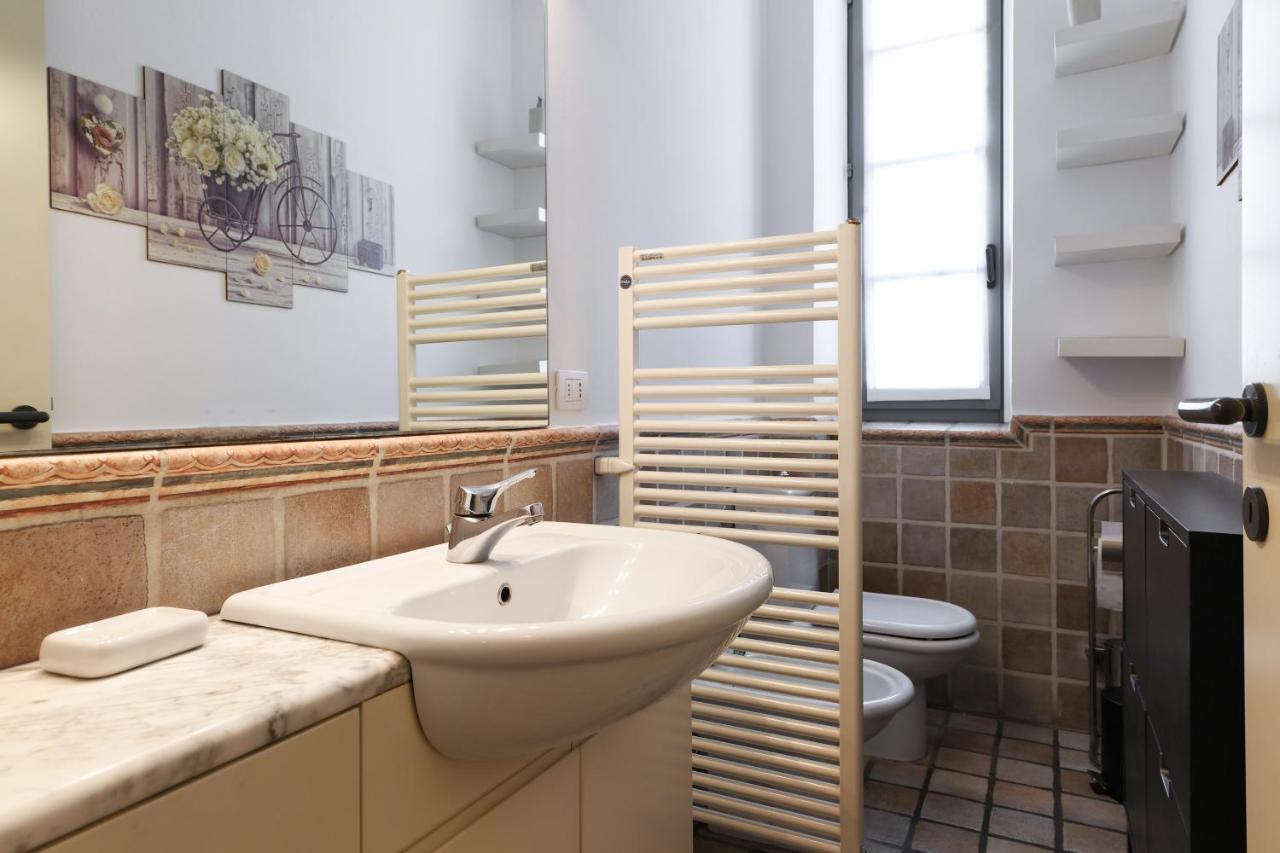 Charming San Babila Apt. Milan Luaran gambar